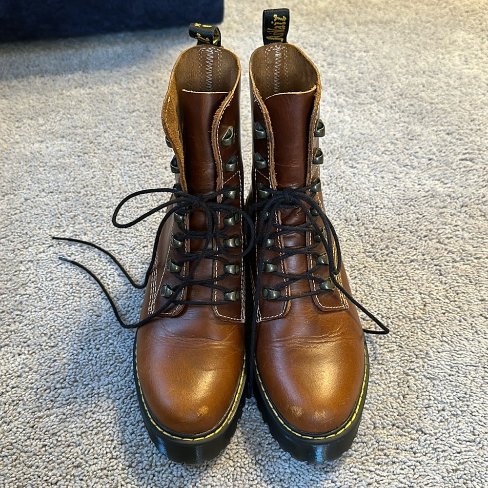 Dr. Martens Leona Platform Leather Vintage Smooth Hiker Heel Boots saddle tan 8